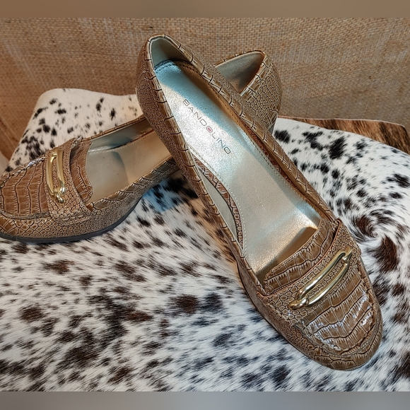Bandolino Faux Patent Leather Heeled Loafer / Snake Pattern - Size 8.5 - Picture 5 of 8